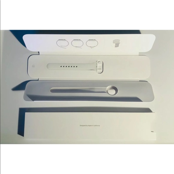 Apple Watch white sports band 38-44mm size M/L NEW - Picture 5 of 6